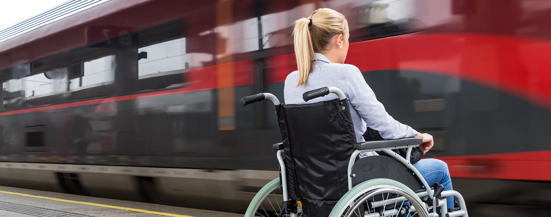 zranění či úmrtí cestujícího ve vlaku